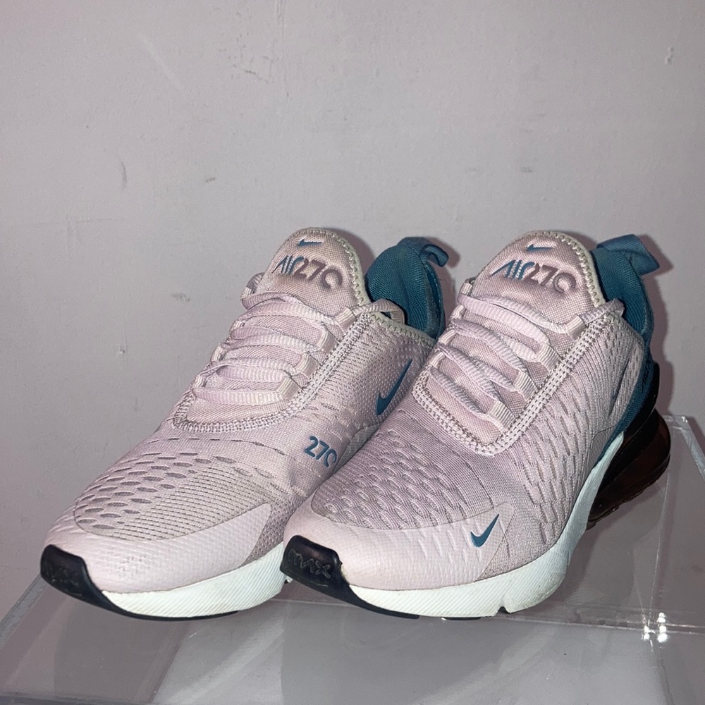 NIKE AIR MAX 270